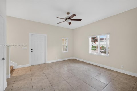 Townhouse in Pompano Beach, Florida 3 bedrooms, 210.7 sq.m. № 1921689 - photo 11