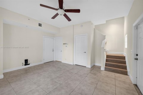 Townhouse in Pompano Beach, Florida 3 bedrooms, 210.7 sq.m. № 1921689 - photo 13