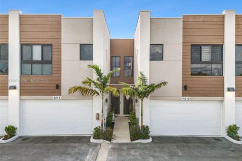 Townhouse in Oakland Park, Florida 3 bedrooms, 164.44 sq.m. № 1794833 - photo 28