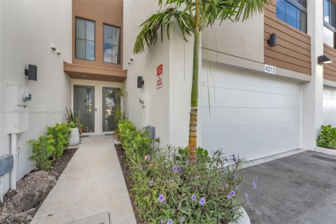 Townhouse in Oakland Park, Florida 3 bedrooms, 164.44 sq.m. № 1794833 - photo 25
