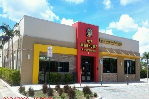 Propiedad comercial en North Lauderdale, Florida № 2033446