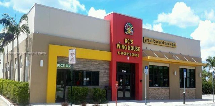 Propiedad comercial en North Lauderdale, Florida № 2033446