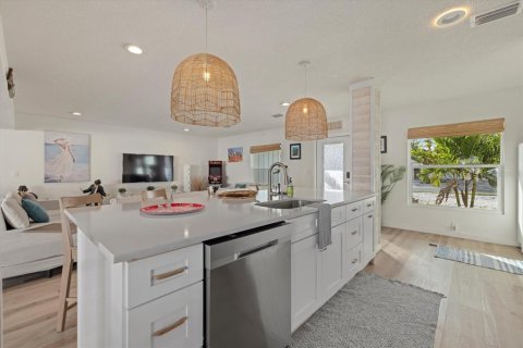 Casa en venta en Sarasota, Florida, 6 dormitorios, 301.84 m2 № 2266871 - foto 9