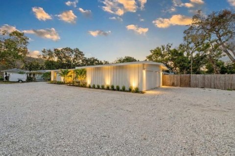 Casa en venta en Sarasota, Florida, 6 dormitorios, 301.84 m2 № 2266871 - foto 3