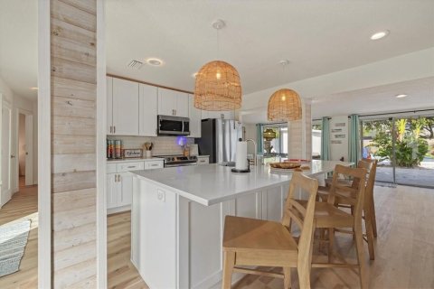 Casa en venta en Sarasota, Florida, 6 dormitorios, 301.84 m2 № 2266871 - foto 8