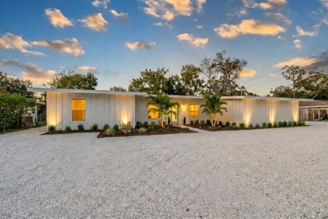 Casa en venta en Sarasota, Florida, 6 dormitorios, 301.84 m2 № 2266871 - foto 2
