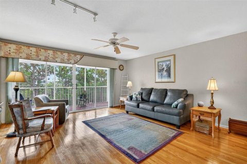 Townhouse in Seminole, Florida 3 bedrooms, 201.97 sq.m. № 2093091 - photo 12
