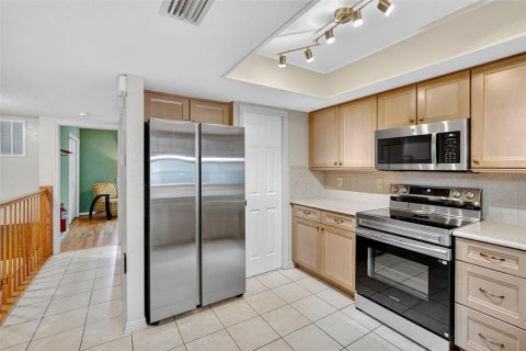 Townhouse in Seminole, Florida 3 bedrooms, 201.97 sq.m. № 2093091 - photo 5