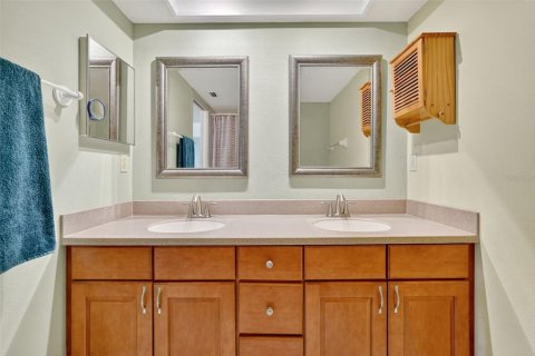 Townhouse in Seminole, Florida 3 bedrooms, 201.97 sq.m. № 2093091 - photo 21