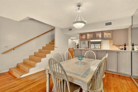 Townhouse in Seminole, Florida 3 bedrooms, 201.97 sq.m. № 2093091 - photo 9