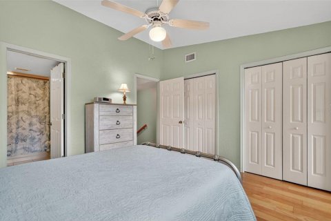Townhouse in Seminole, Florida 3 bedrooms, 201.97 sq.m. № 2093091 - photo 27