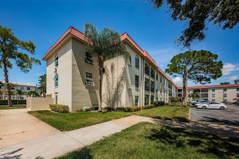 Condo in Dunedin, Florida, 2 bedrooms  № 1760627 - photo 3