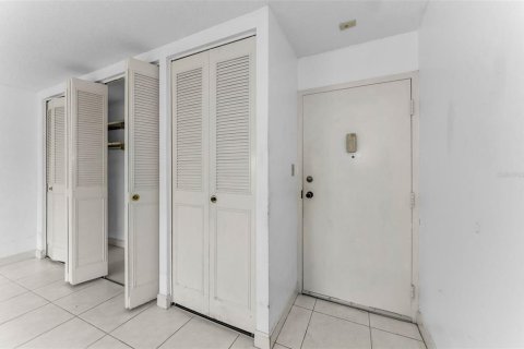 Condo in Dunedin, Florida, 2 bedrooms  № 1760627 - photo 8