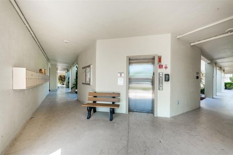 Condo in Dunedin, Florida, 2 bedrooms  № 1760627 - photo 6