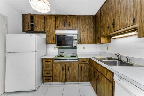 Condo in Dunedin, Florida, 2 bedrooms  № 1760627 - photo 16