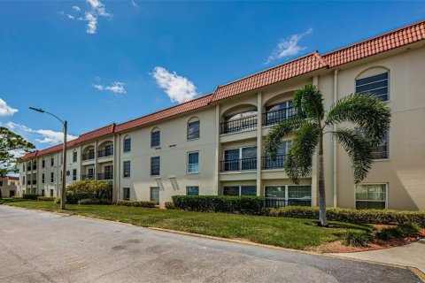 Condo in Dunedin, Florida, 2 bedrooms  № 1760627 - photo 4