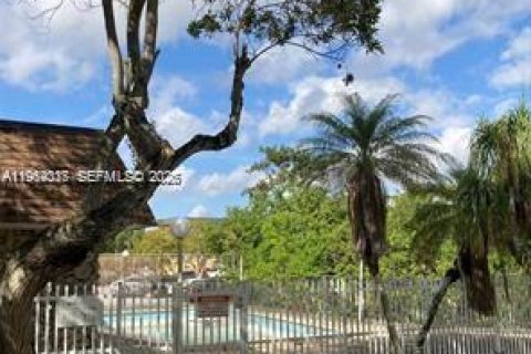 Condo in Miami, Florida, 1 bedroom  № 2026768 - photo 3