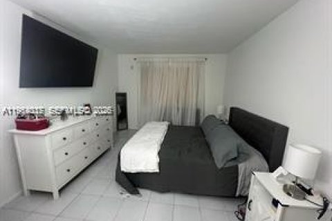 Condo in Miami, Florida, 1 bedroom  № 2026768 - photo 5
