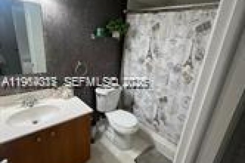 Condo in Miami, Florida, 1 bedroom  № 2026768 - photo 7