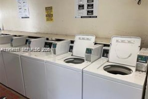 Condo in Miami, Florida, 1 bedroom  № 2026768 - photo 8