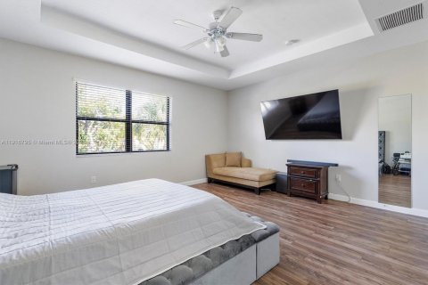 Casa en venta en Cutler Bay, Florida, 5 dormitorios, 271.65 m2 № 1973574 - foto 13