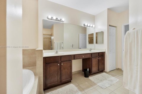 Casa en venta en Cutler Bay, Florida, 5 dormitorios, 271.65 m2 № 1973574 - foto 15