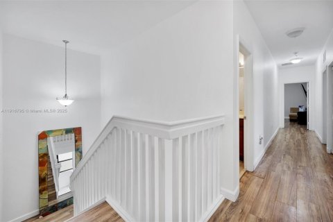 Casa en venta en Cutler Bay, Florida, 5 dormitorios, 271.65 m2 № 1973574 - foto 11