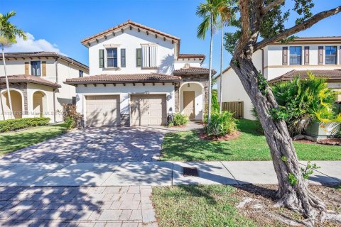 Casa en Cutler Bay, Florida 5 dormitorios, 271.65 m2 № 1973574