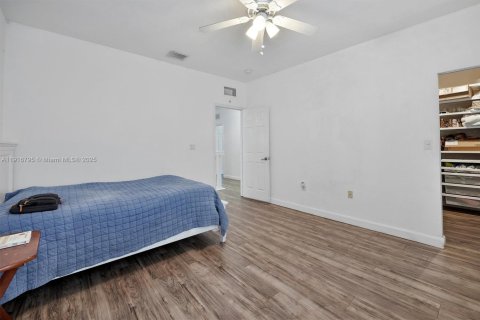 Casa en venta en Cutler Bay, Florida, 5 dormitorios, 271.65 m2 № 1973574 - foto 16
