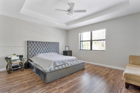 Casa en venta en Cutler Bay, Florida, 5 dormitorios, 271.65 m2 № 1973574 - foto 12