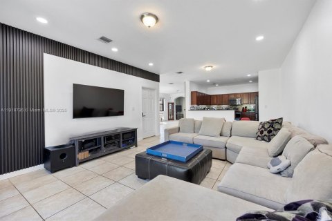 Casa en venta en Cutler Bay, Florida, 5 dormitorios, 271.65 m2 № 1973574 - foto 3