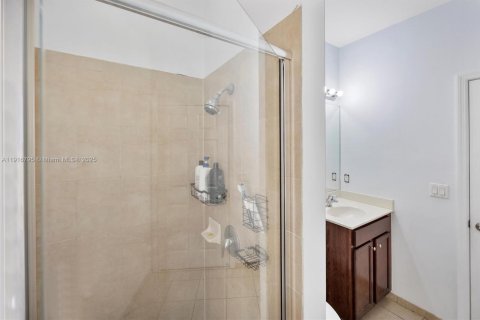 Casa en venta en Cutler Bay, Florida, 5 dormitorios, 271.65 m2 № 1973574 - foto 10