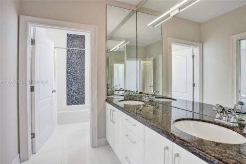 Купить виллу или дом в Уэстон, Флорида 5 спален, 516.82м2, № 2033939 - фото 24