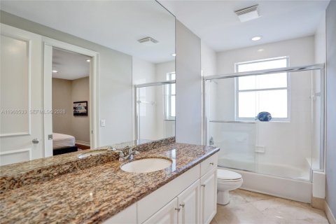 Купить виллу или дом в Уэстон, Флорида 5 спален, 516.82м2, № 2033939 - фото 22