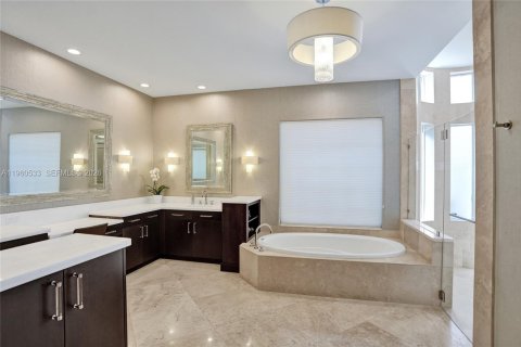 Купить виллу или дом в Уэстон, Флорида 5 спален, 516.82м2, № 2033939 - фото 14