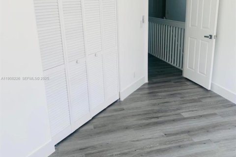 Casa en venta en Plantation, Florida, 4 dormitorios, 181.72 m2 № 1964945 - foto 29