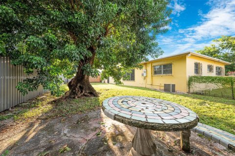 Casa en venta en Miami, Florida, 3 dormitorios, 138.33 m2 № 1892691 - foto 24