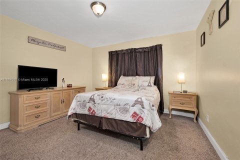 Casa en venta en Miami, Florida, 3 dormitorios, 138.33 m2 № 1892691 - foto 17