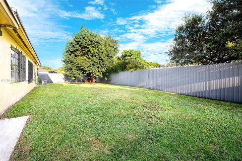 Casa en venta en Miami, Florida, 3 dormitorios, 138.33 m2 № 1892691 - foto 23