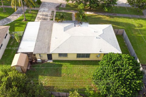 Casa en venta en Miami, Florida, 3 dormitorios, 138.33 m2 № 1892691 - foto 25