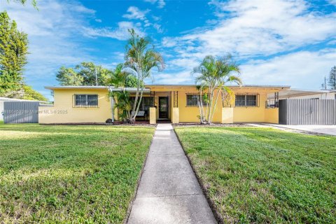 Casa en venta en Miami, Florida, 3 dormitorios, 138.33 m2 № 1892691 - foto 2