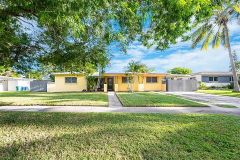 Casa en venta en Miami, Florida, 3 dormitorios, 138.33 m2 № 1892691 - foto 3