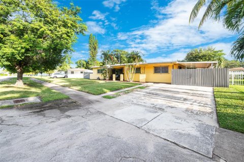 Casa en venta en Miami, Florida, 3 dormitorios, 138.33 m2 № 1892691 - foto 4