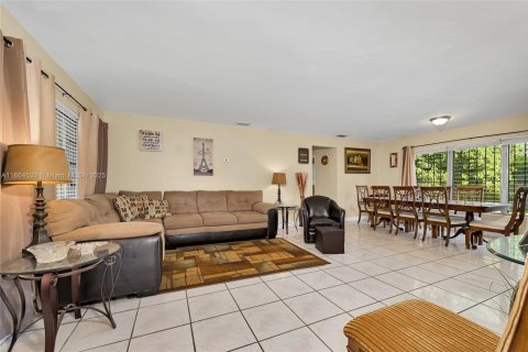 Casa en venta en Miami, Florida, 3 dormitorios, 138.33 m2 № 1892691 - foto 6