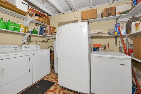 Casa en venta en Miami, Florida, 3 dormitorios, 138.33 m2 № 1892691 - foto 22