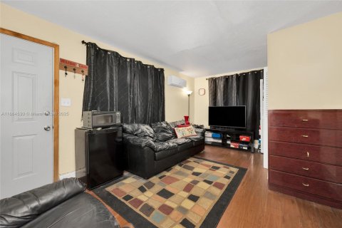 Casa en venta en Miami, Florida, 3 dormitorios, 138.33 m2 № 1892691 - foto 20