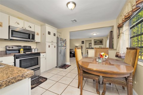 Casa en venta en Miami, Florida, 3 dormitorios, 138.33 m2 № 1892691 - foto 11