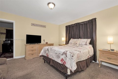 Casa en venta en Miami, Florida, 3 dormitorios, 138.33 m2 № 1892691 - foto 18