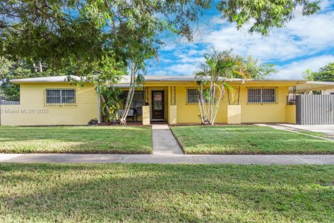 Casa en venta en Miami, Florida, 3 dormitorios, 138.33 m2 № 1892691 - foto 1