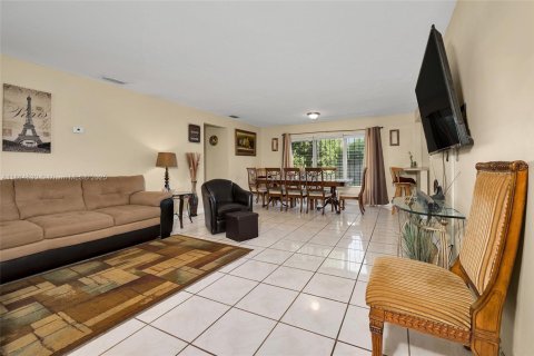 Casa en venta en Miami, Florida, 3 dormitorios, 138.33 m2 № 1892691 - foto 5